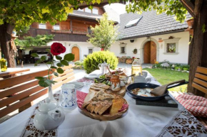 Отель Apartmaji Katrnjek, Бохиньска Быстрица